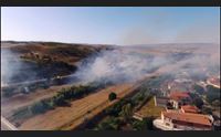 copia di paura a furtei rogo alla periferia del paese abitazioni evacuate