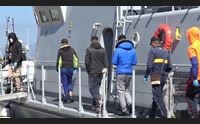 sulcis controllo migranti il pattugliamento in mare della guardia di finanza