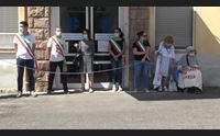 ghilarza in catene davanti all ospedale riaprite il pronto soccorso