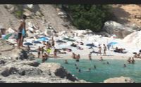 baunei rischio assembramenti a cala mariolu l appello del comune