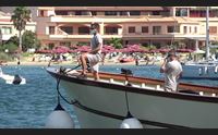 palau gli ospiti del resort di santo stefano tornano a casa