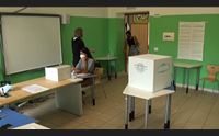 sardi al voto referendum e supplettive a sassari seggio chiuso per covid