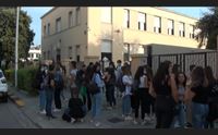 scuola ripresa in salita tra scioperi e primi stop per il virus