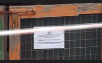 sigilli alla case dei pescatori di santa gilla laguna inquinata
