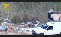 santa gilla scaricano rifiuti nello stagno sorpresi dalla forestale