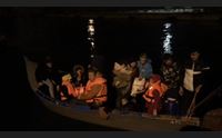 migranti ondata di sbarchi sulle coste del sulcis donne e bambini