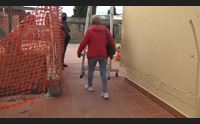 alghero al cimitero loculi alti e scale pericolose la protesta