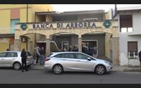 oristano rapina alla banca di arborea banditi in fuga con 20 mila euro