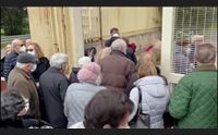 cagliari anziani in fila per i vaccini avvio caotico poi criticit risolte