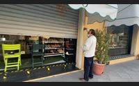 alghero chiudono i piccoli negozi commercianti in ginocchio