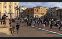sassari tende in piazza protesta dei commercianti fateci riaprire