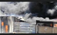 cagliari capannoni distrutti dalle fiamme fumo nero avvolge la citt