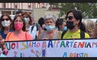 sorgono in migliaia in piazza qui per salvare il nostro ospedale