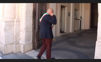 decimoputzu il sindaco riconsegna la fascia tricolore al prefetto