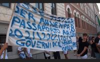 cagliari no vax in piazza garibaldi in migliaia contro il green pass