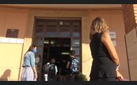 iglesias primo giorno di scuola accompagnati da nonni e genitori