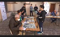 bosa in vetrina con l open di scacchi il re un 19enne oristanese