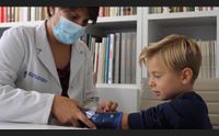 la storia di william a 5 anni torna a sorridere grazie alla mano bionica