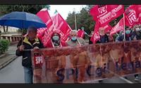 san gavino protesta per il diritto alla salute in piazza i pensionati