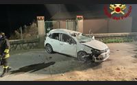 bono con l auto contro un muro feriti 5 minori uno in rianimazione