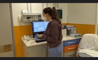 covid 145 casi e una vittima effetto omicron e super green pass su vaccini