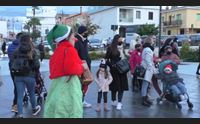 golfo aranci riapre il villaggio di babbo natale elfi giocolieri e babbo natale a golfo aranci riprendono i festeggiamenti