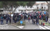 uras in piazza in 2400 senza il medico di base protesta a oltranza