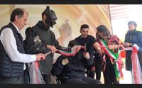manu invisible a orosei il murales a 400 mani per l inclusione