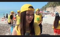 legambiente e gli studenti ripuliscono dai rifiuti la spiaggia di calamosca