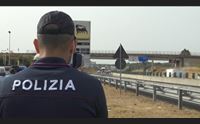 polizia carenza di organico con flussi in aumento manca il 15 del personale