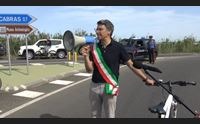 cabras in bici per protesta vogliamo la ciclabile per torre grande