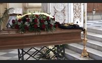 cagliari l ultimo saluto a martin in centinaia a sant eulalia per i funerali