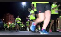 cagliari in migliaia all urban trail la citt per una notte si tinge di giallo