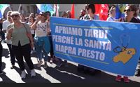 nuoro migliaia in piazza per il diritto alla salute e alla mobilit