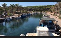 porto pino si cerca una barca dispersa da ieri a bordo padre e figlia