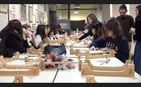 isili gli studenti milanesi a lezione dalle tessitrici del sarcidano