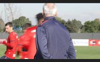 il cagliari attende l arrivo di azzi e chiude la porta a sirigu