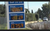carburante sciopero dei gestori congelato il prezzo non lo facciamo noi