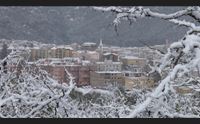 maltempo la neve isola il nuorese disagi sulle strade e scuole chiuse