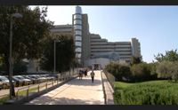 uomo accoltellato a cagliari ferite profonde caccia agli aggressori