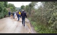 oschiri operazione tappabuchi la gente ripara la strada a proprie spese