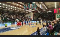 dinamo show varese annientata per i sassaresi la sesta vittoria di fila