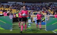 parma cagliari 2 1 non basta lapadula i rossobl furiosi contro l arbitro
