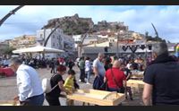 castelsardo invasione di turisti per il ponte un antipasto d estate