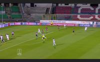 lapadula re del gol ma la serie a del cagliari passa di nuovo dal venezia