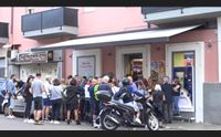cagliari bari giovedi finale d andata assalto ai biglietti per la domus