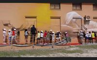samatzai bambini a lezione di murale manu invisible il maestro speciale