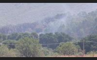 incendio a sant andrea frius il ven to spinge il fuoco vicino alle case