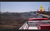 incendi canadair a sassari e uta a cagliari fuoco sul colle di san michele