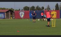 il cagliari prepara l esordio in coppa e cerca rinforzi sul mercato